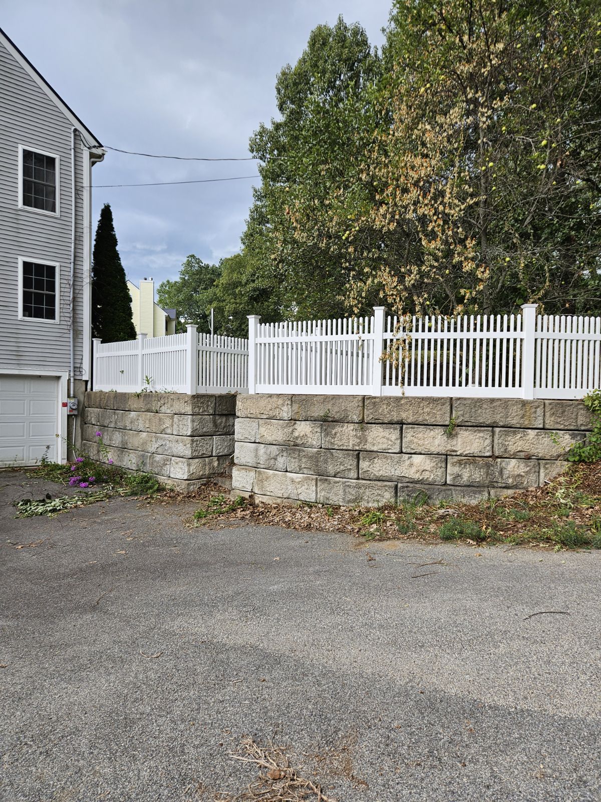 Olympic Fence Company vinyl picket fence installation in the North Shore, featuring a lifetime workmanship warranty.