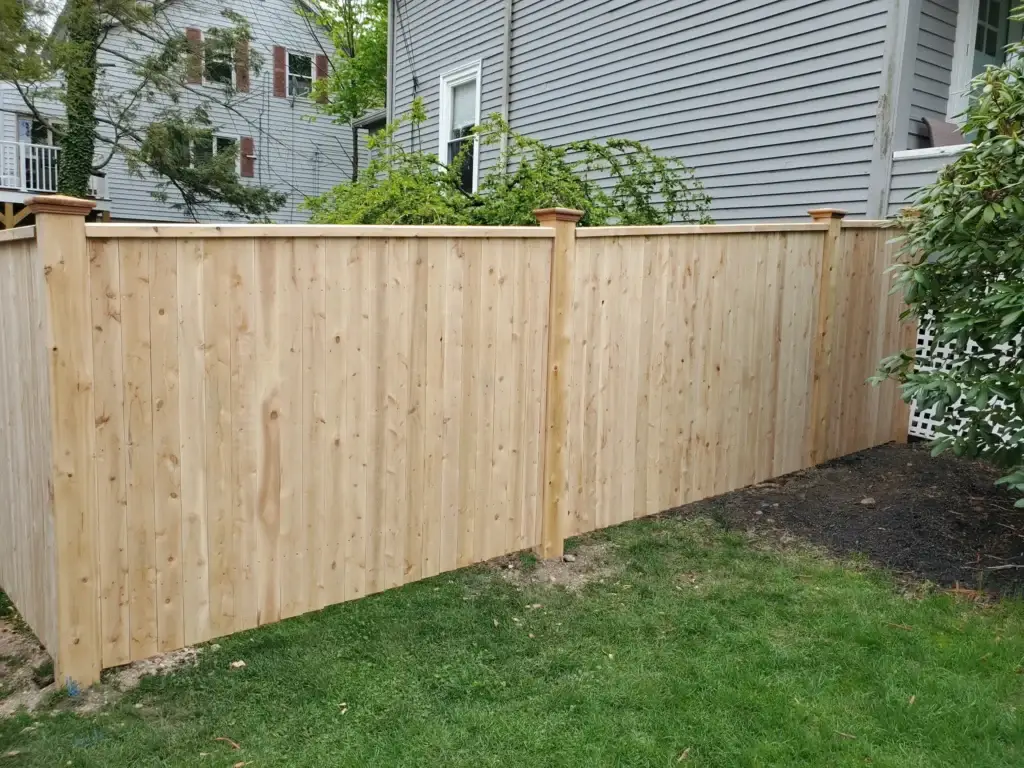 Comparison of cedar fence longevity with traditional vs no-dig installation methods